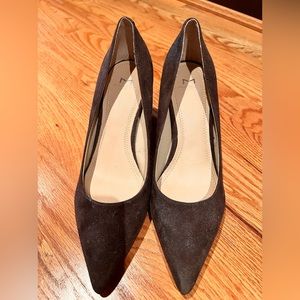Marc Fisher brown suede pump